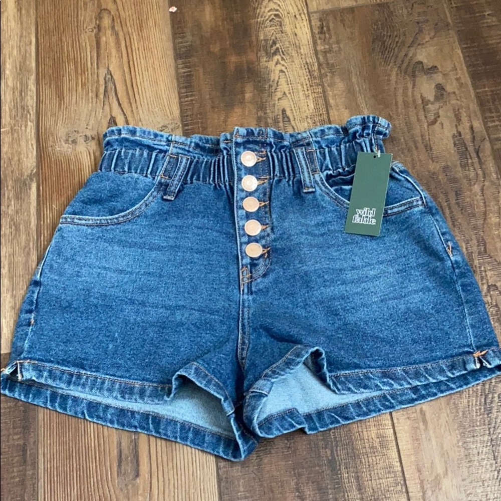 New high rise, cinched waist, jean shorts